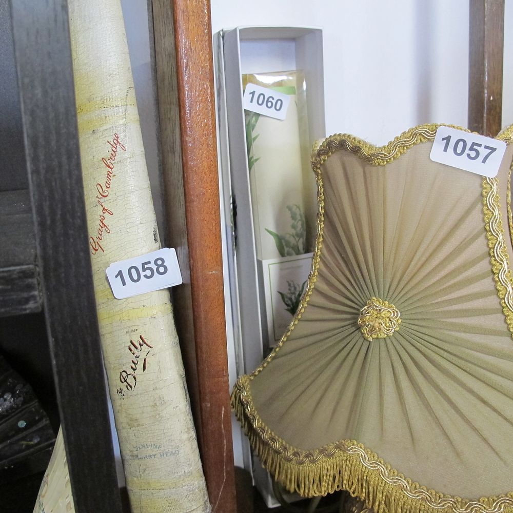Lot 1060: Floral wallpaper 