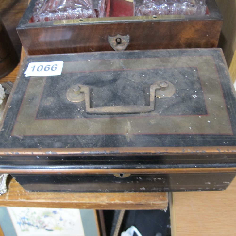 Lot 1066: Metal money box 