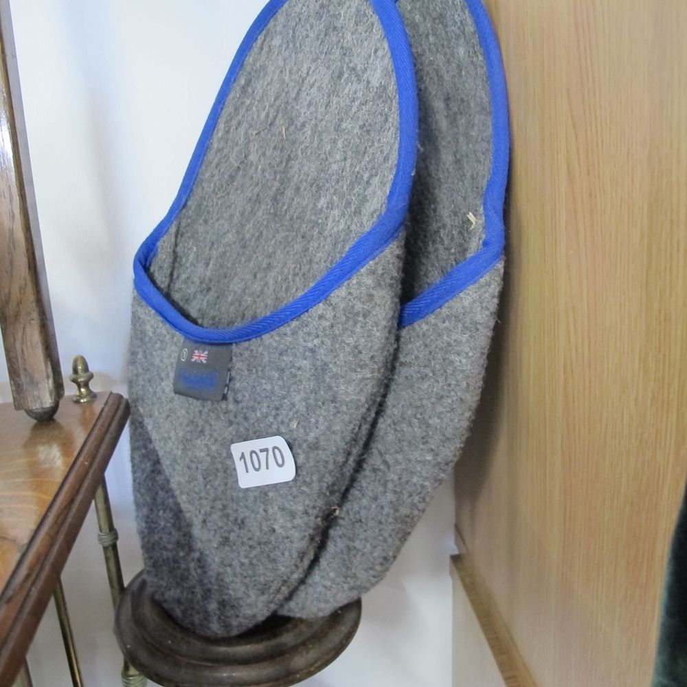 Lot 1070: Pair of slippers 