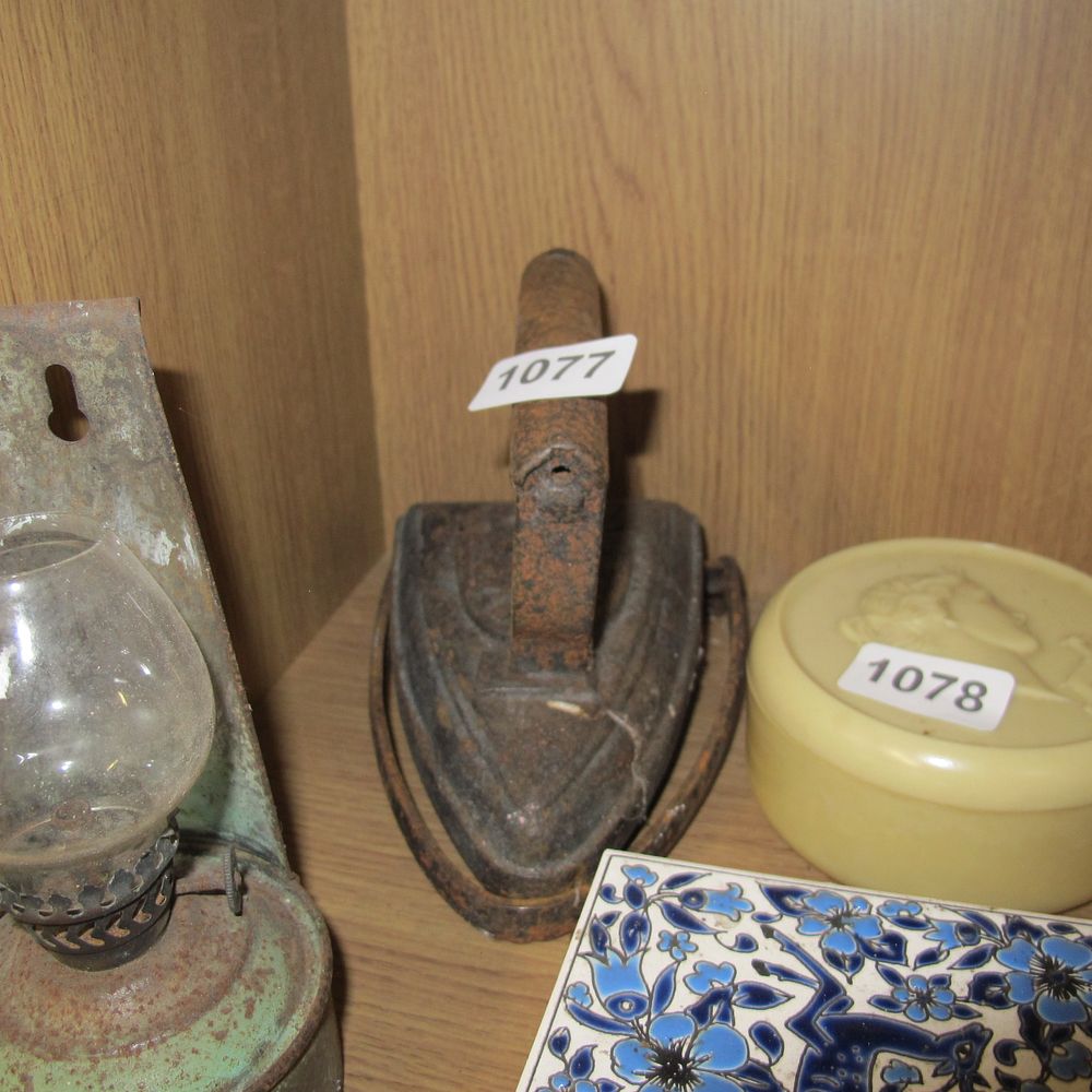 Lot 1077: Vintage iron 