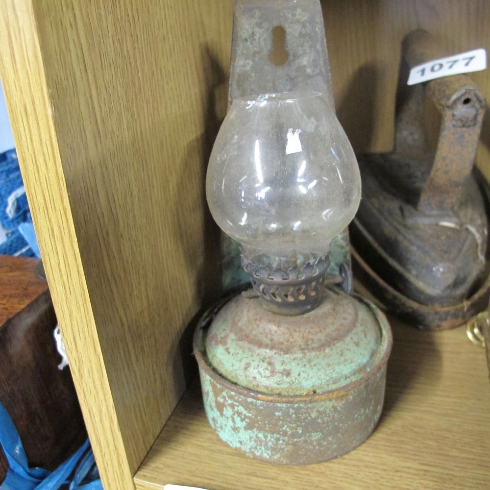 Lot 1079: Vintage oil lantern 