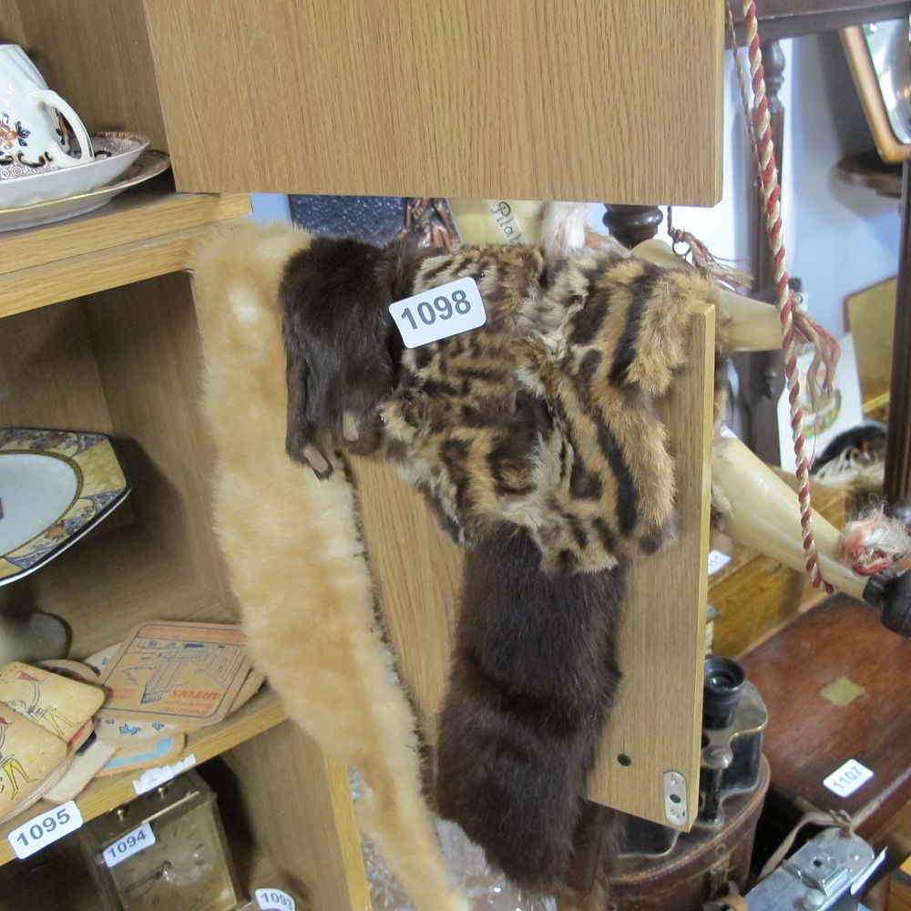 Lot 1098: Vintage furs 