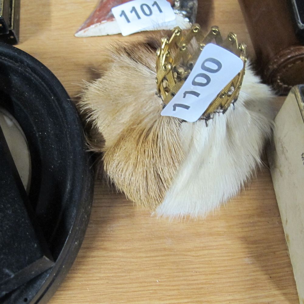 Lot 1100: purse with unusual clasp