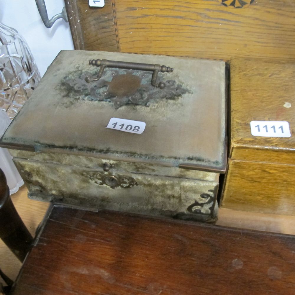 Lot 1108: antique box