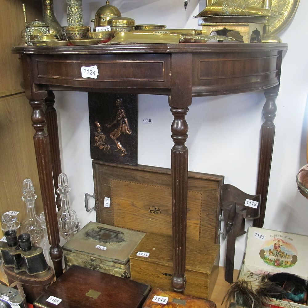 Lot 1124: Hall table