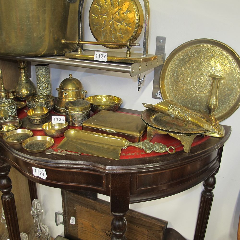 Lot 1125: Large qty of brass