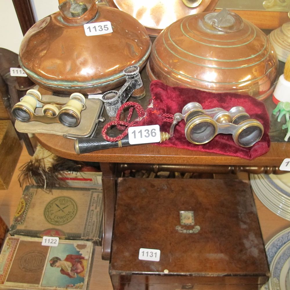 Lot 1136: Qty of vintage opera binoculars