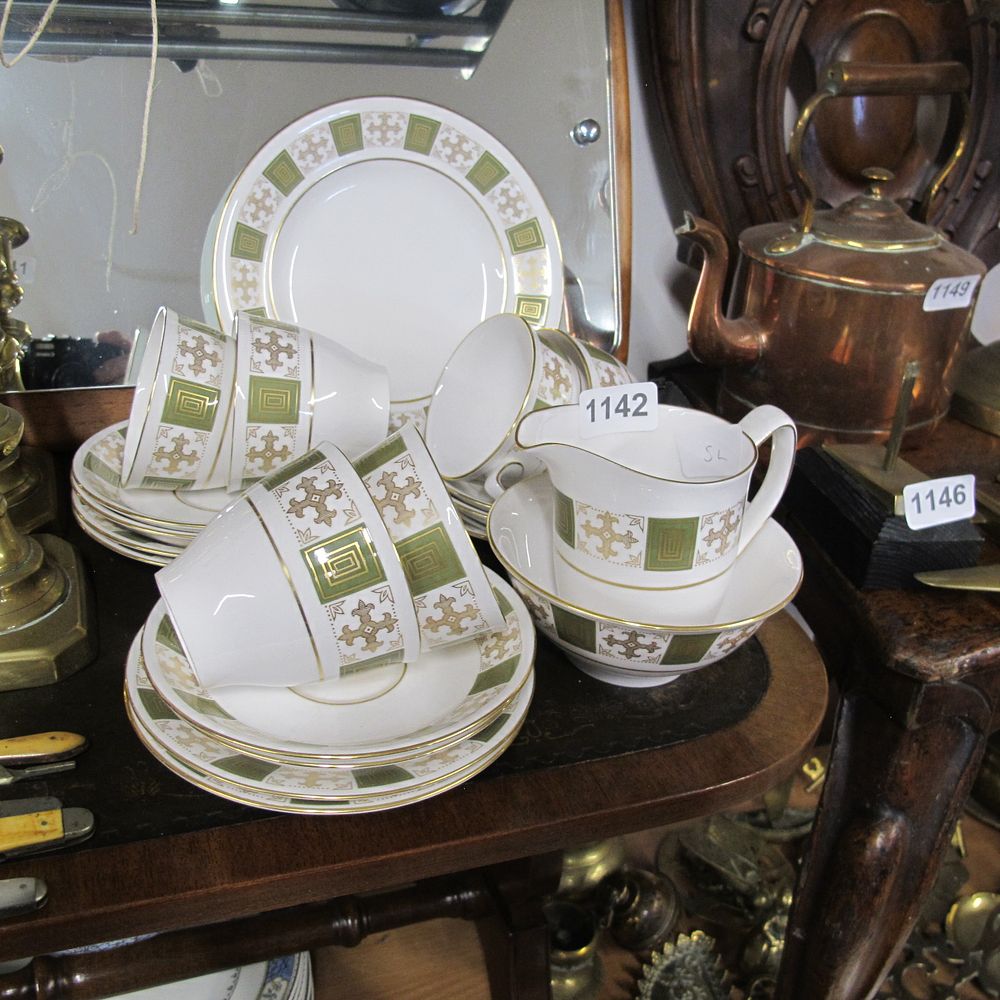 Lot 1142: Spode persia tea set