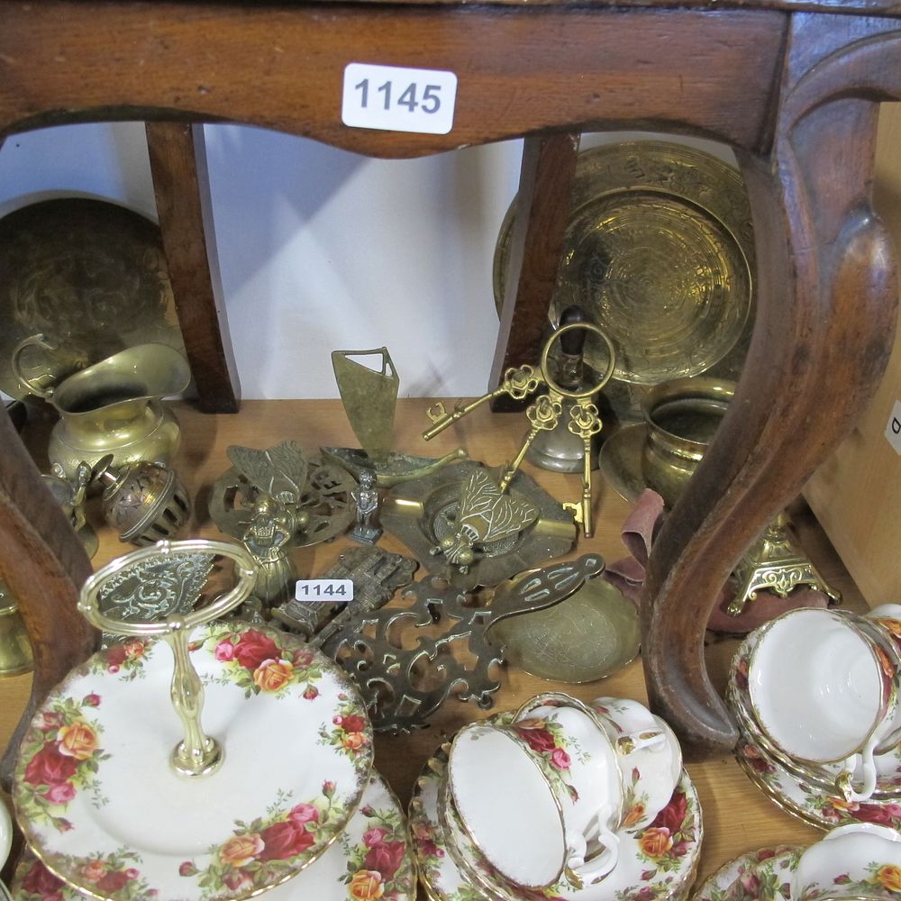 Lot 1144: Qty of brass