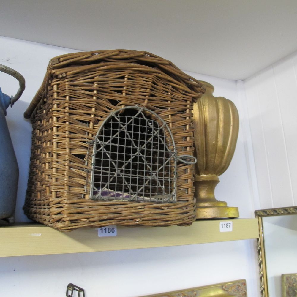 Lot 1186: Wicker pet carrier
