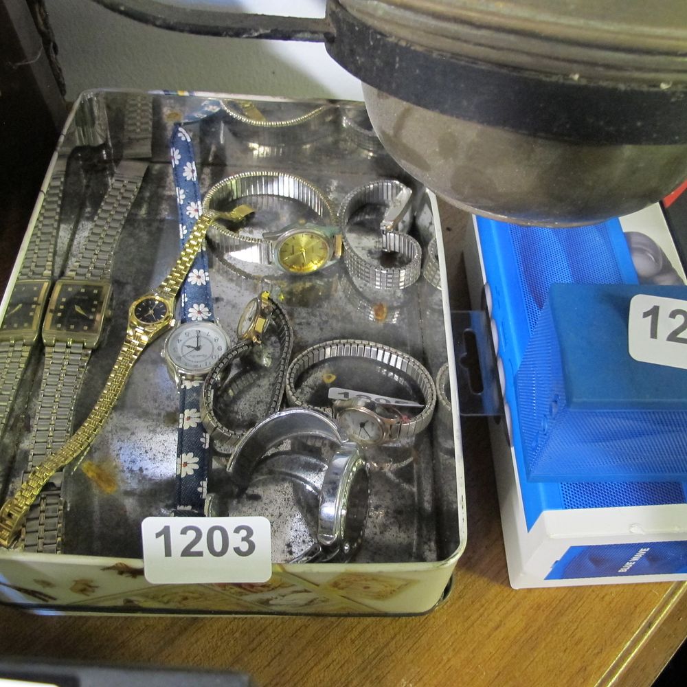 Lot 1203: Tin of various watches