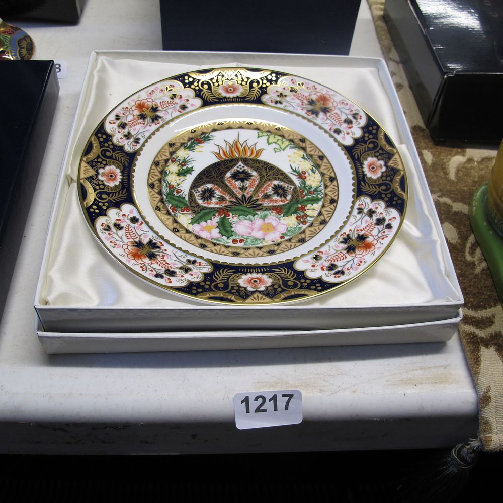 Lot 1217: Boxed Royal Crown Derby Christmas plate 1997