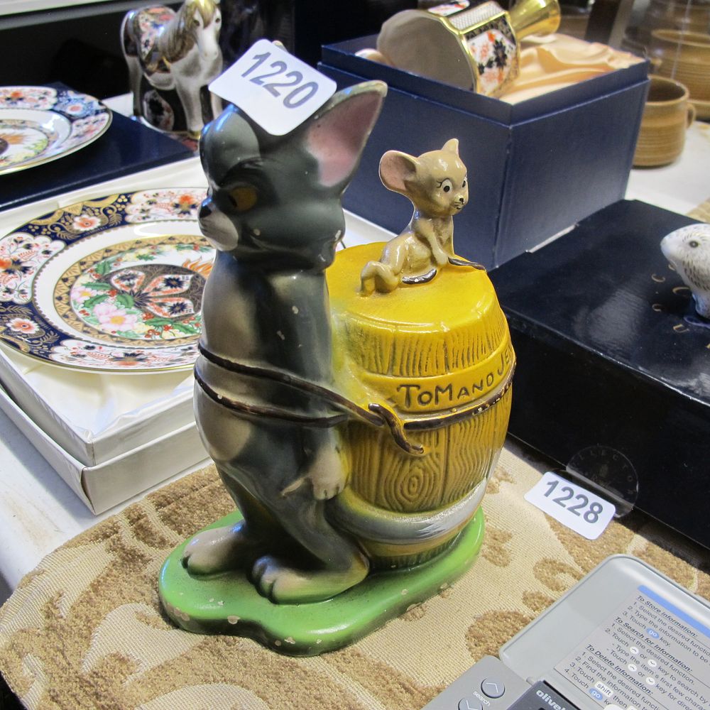 Lot 1220: Warner Brothers limited edition Tom & Jerry money...