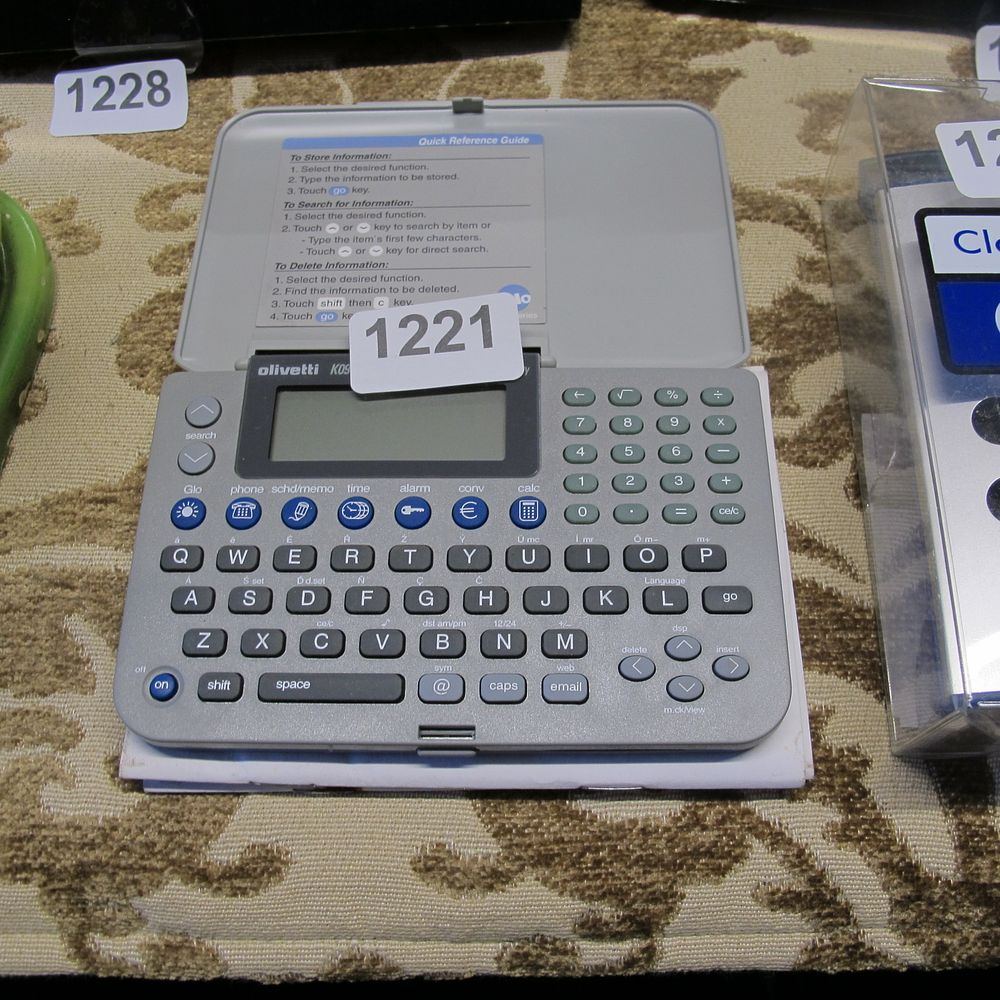 Lot 1221: Olivetti pocket assistant