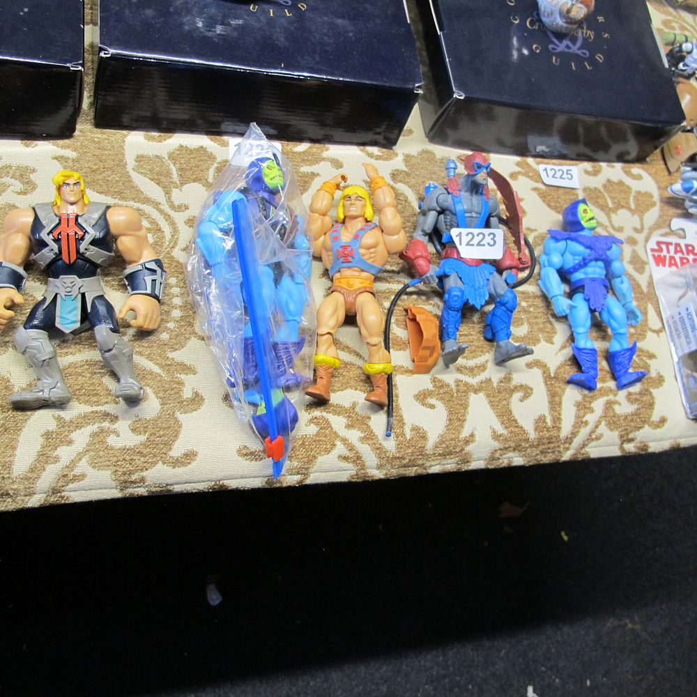 Lot 1223: Qty He-Man action figures