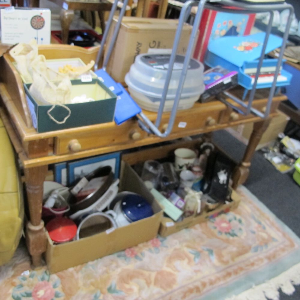 Lot 1242: Large table