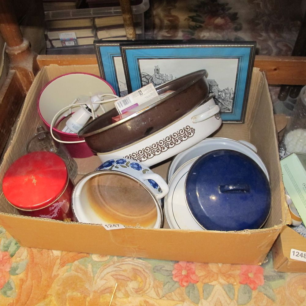 Lot 1247: Box of misc