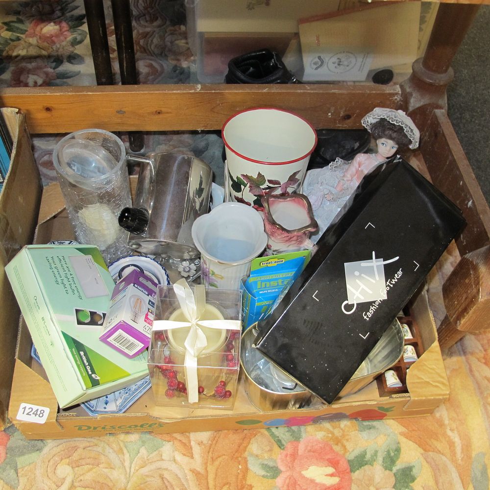 Lot 1248: Box of misc