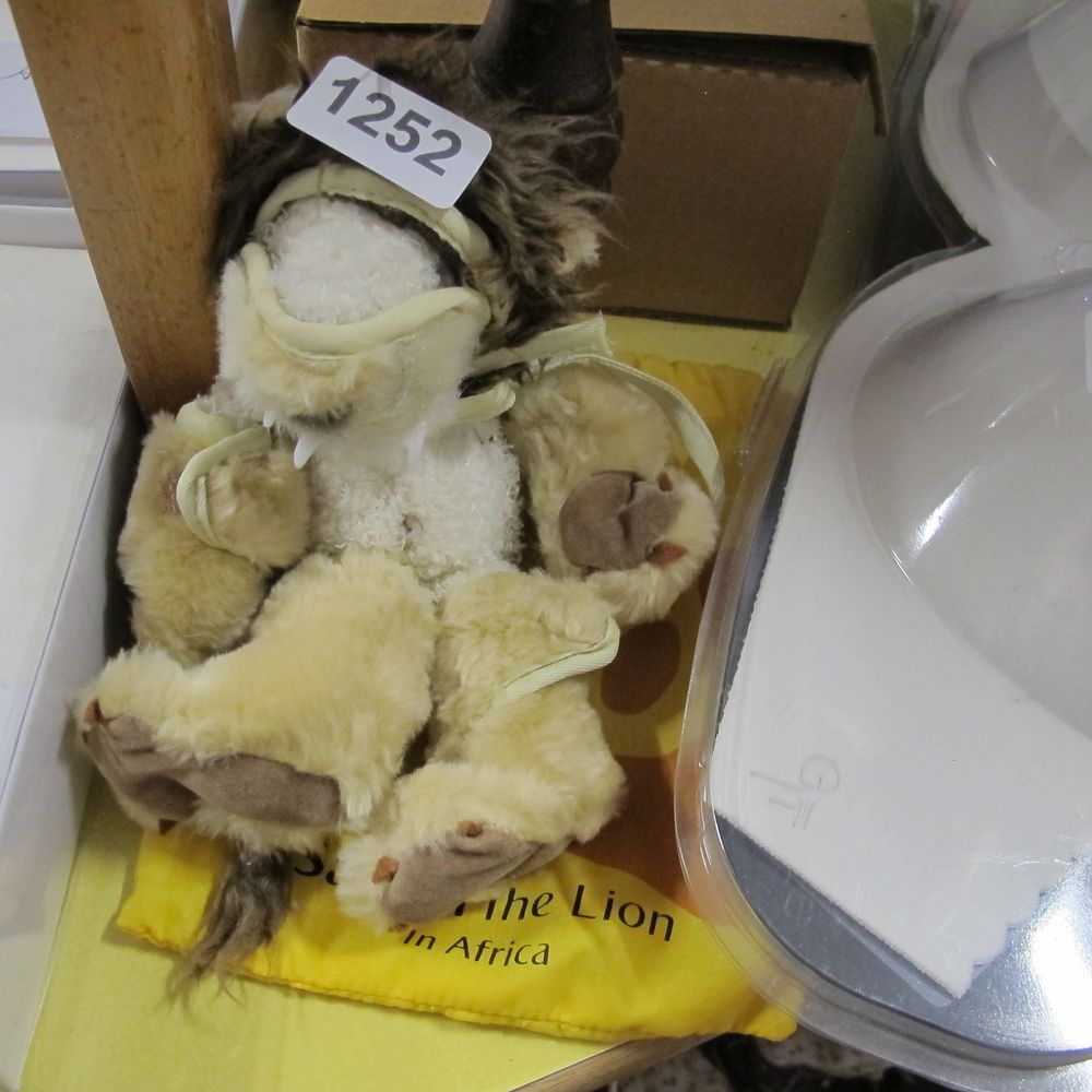 Lot 1252: Lion teddy