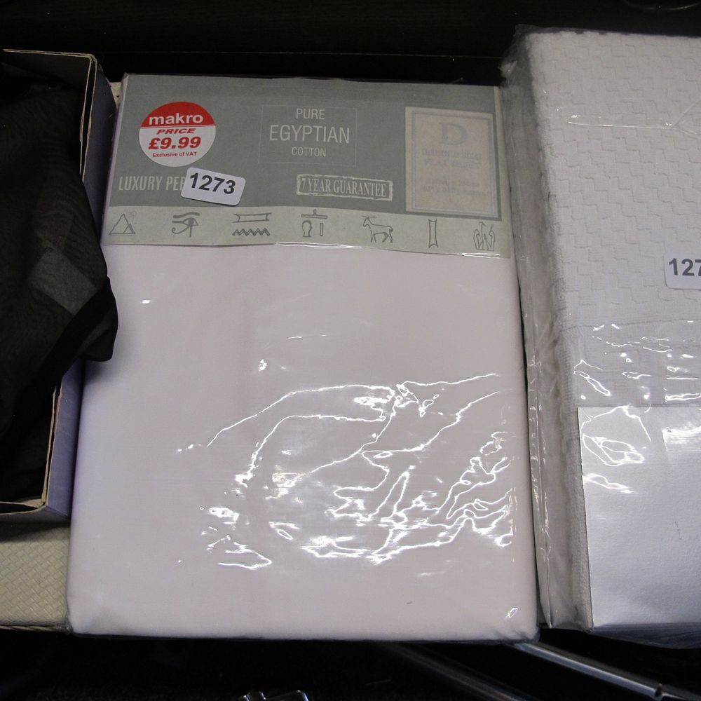 Lot 1273: Egyptian cotton bedding