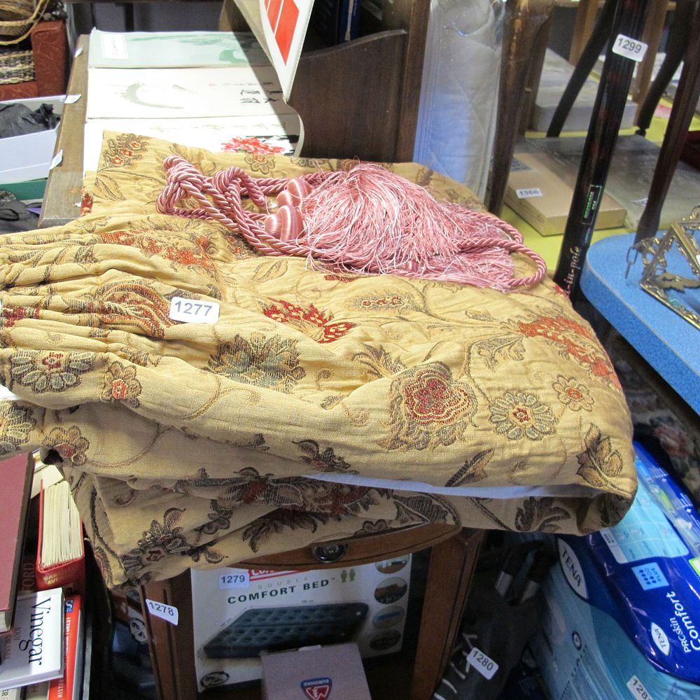 Lot 1277: Curtains