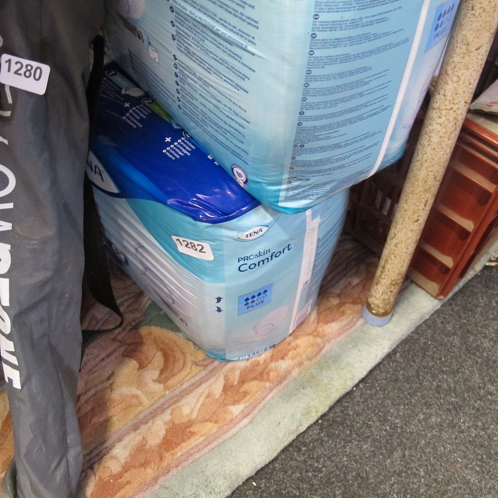 Lot 1282: Tena pads