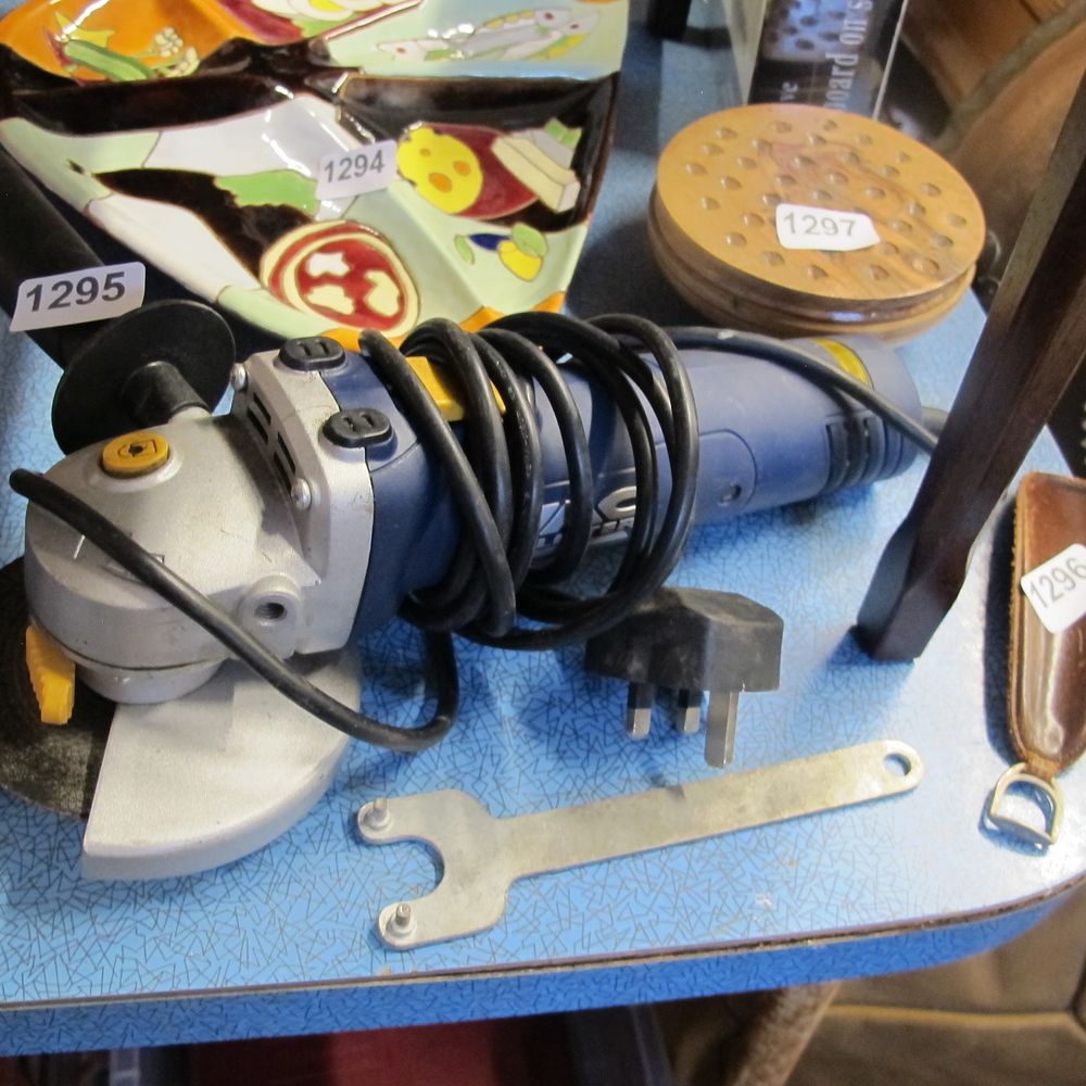 Lot 1295: Angle grinder