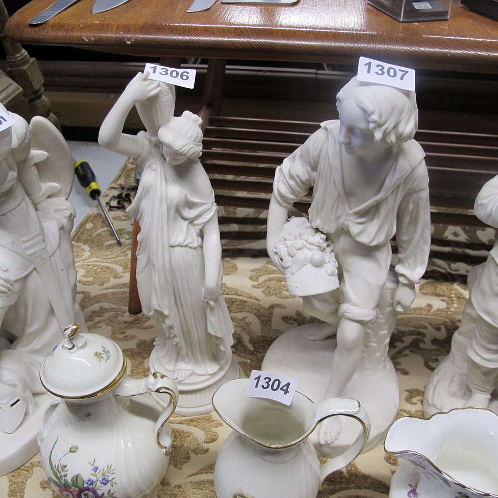 Lot 1306: Lady figurine