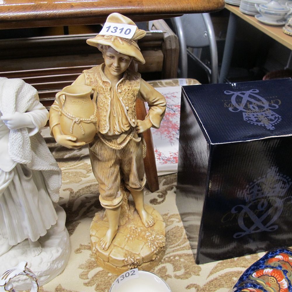 Lot 1310: *Figurine