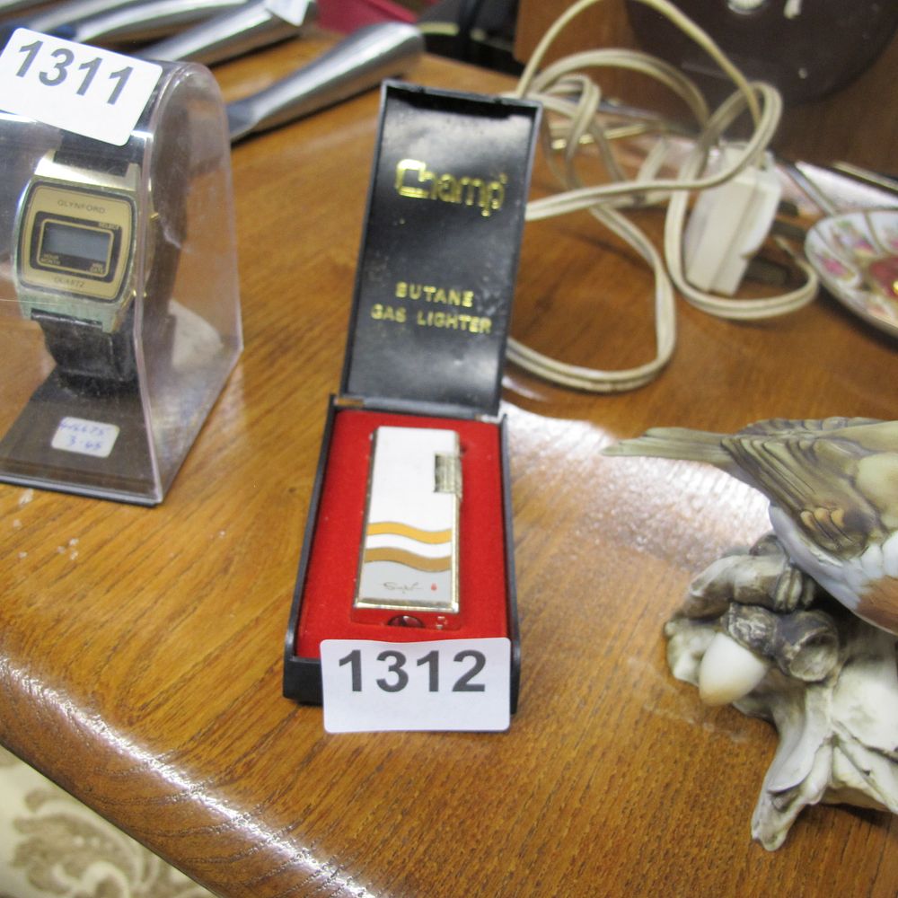Lot 1312: Boxed lighter