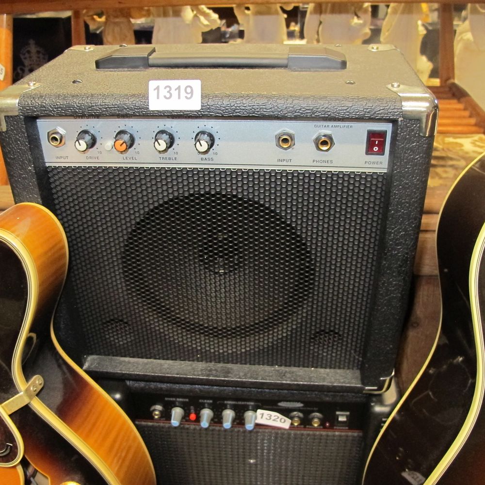 Lot 1319: Guitar amp