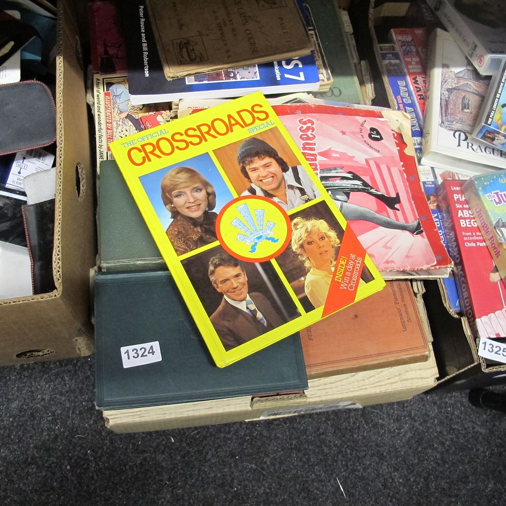 Lot 1324: Box of books