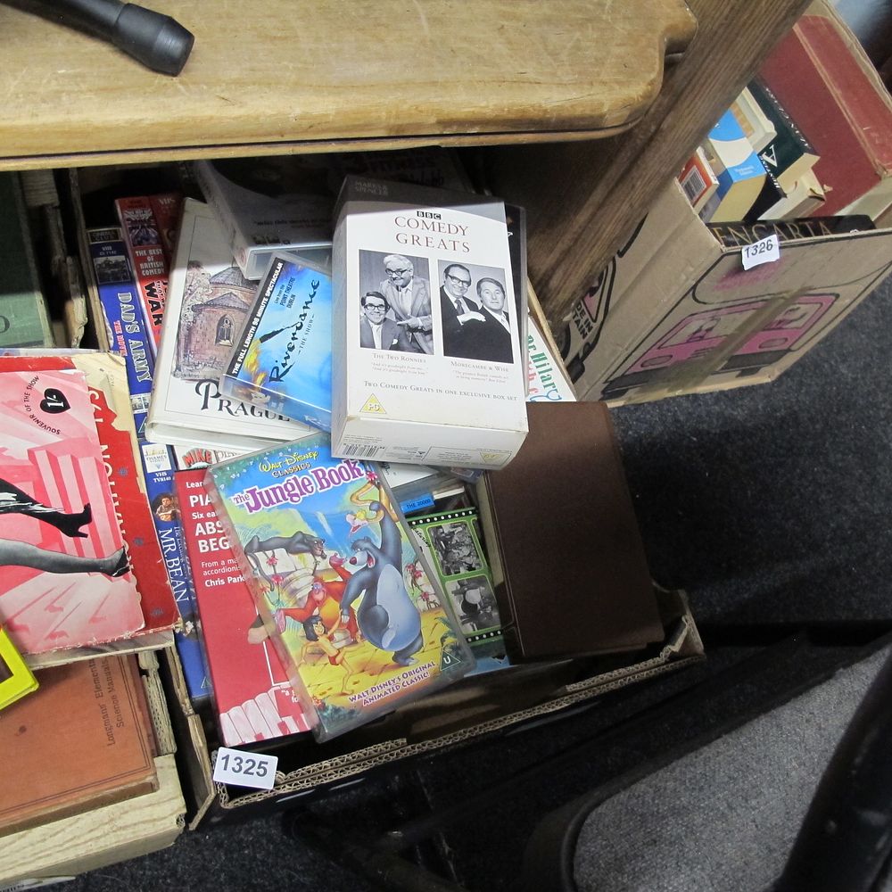 Lot 1325: Box of books