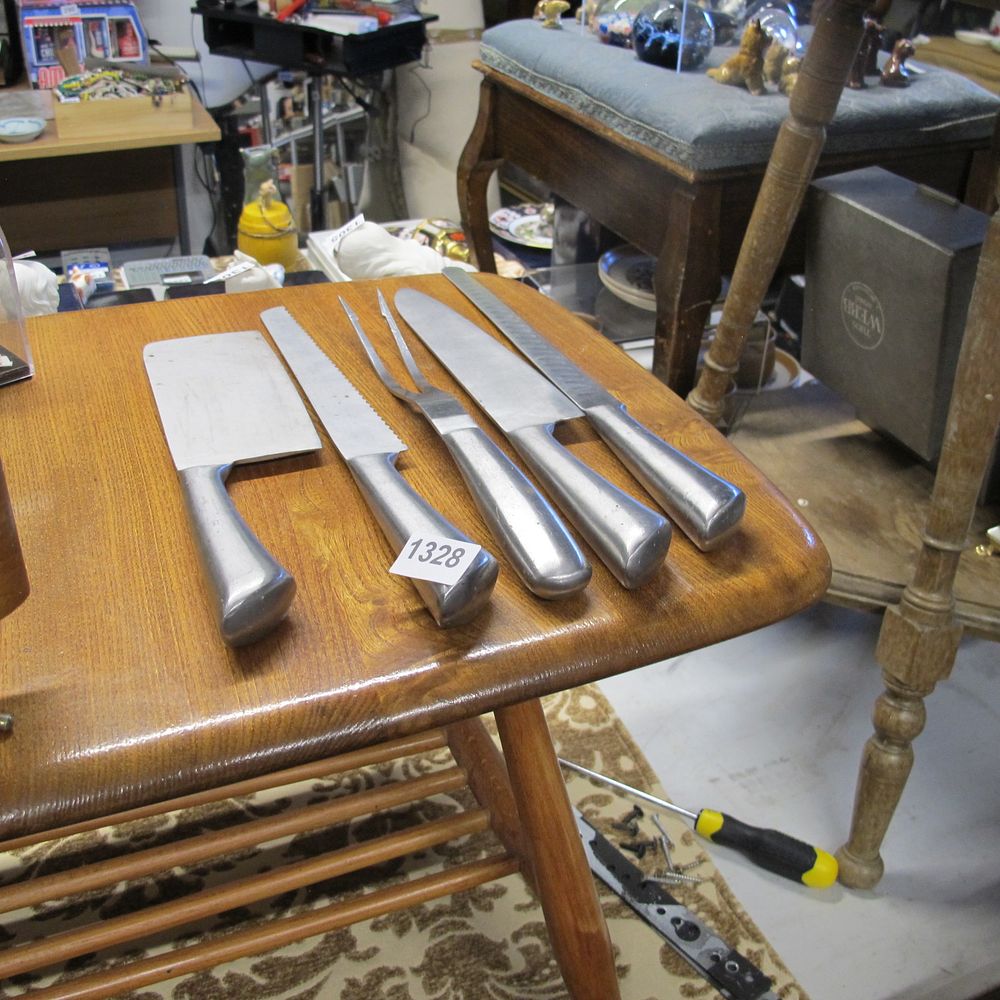 Lot 1328: Kitchen knives etc