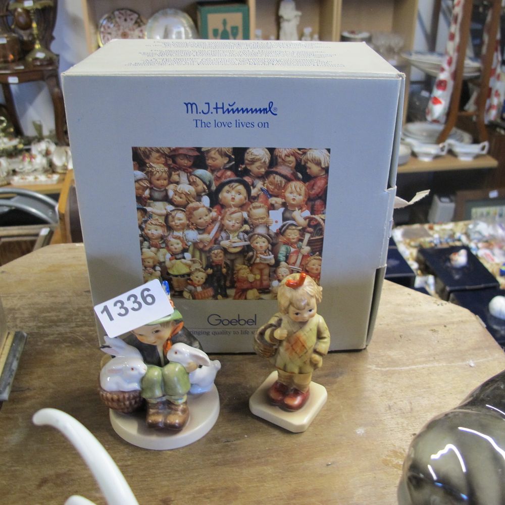 Lot 1336: Boxed Goebel figurines