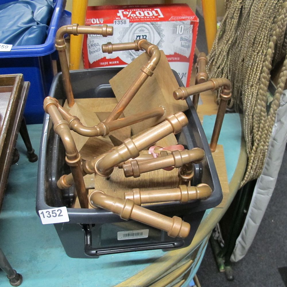 Lot 1352: Tub of pipe stands
