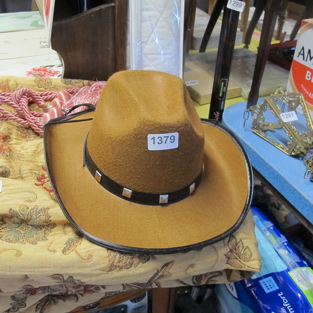 Lot 1379: Hat