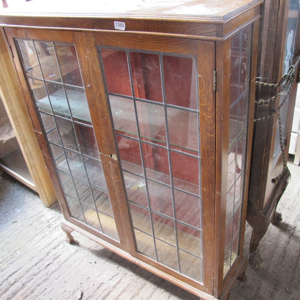Lot 1385: Display cabinet
