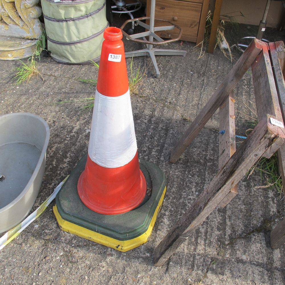 Lot 1387: Cones