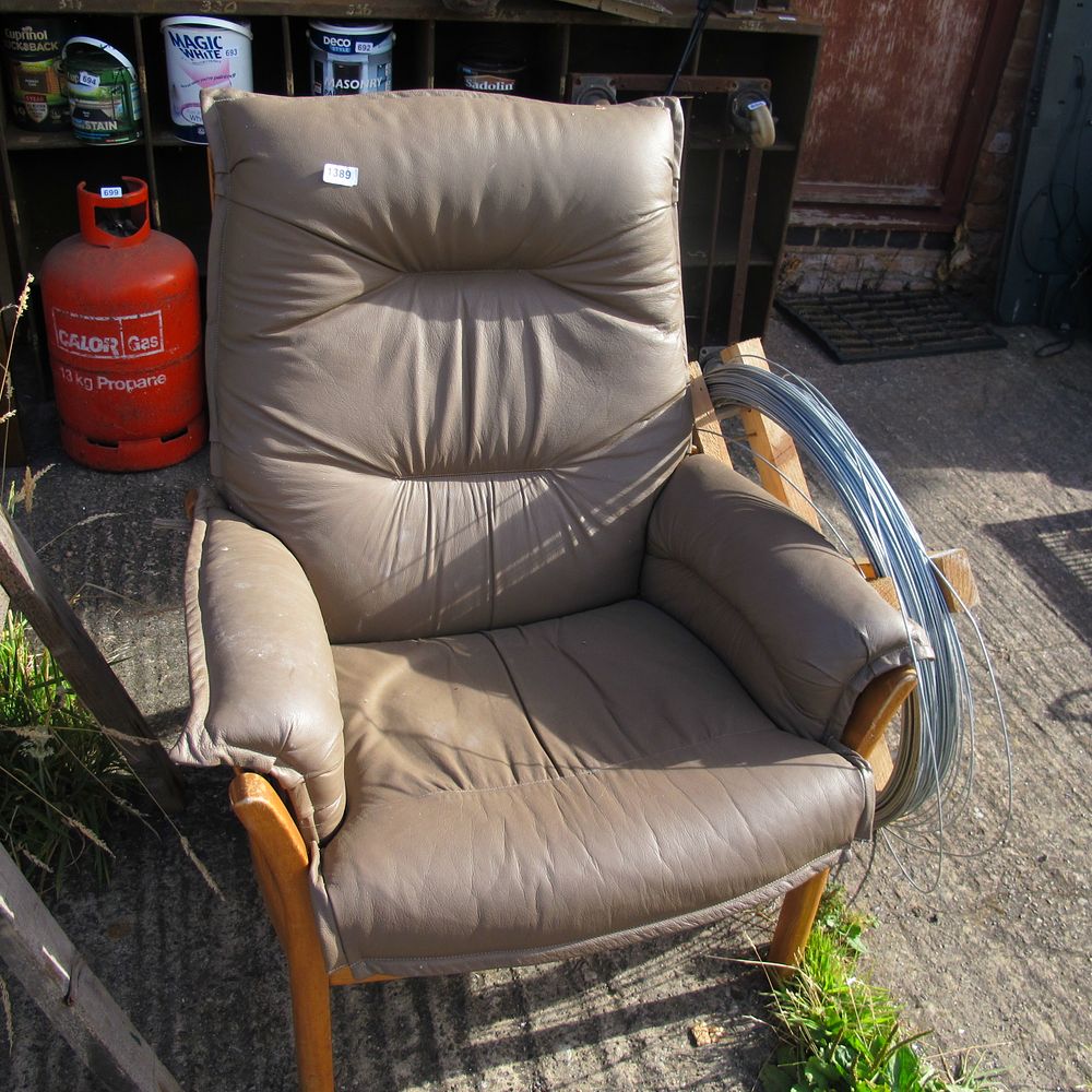 Lot 1389: Leather chair