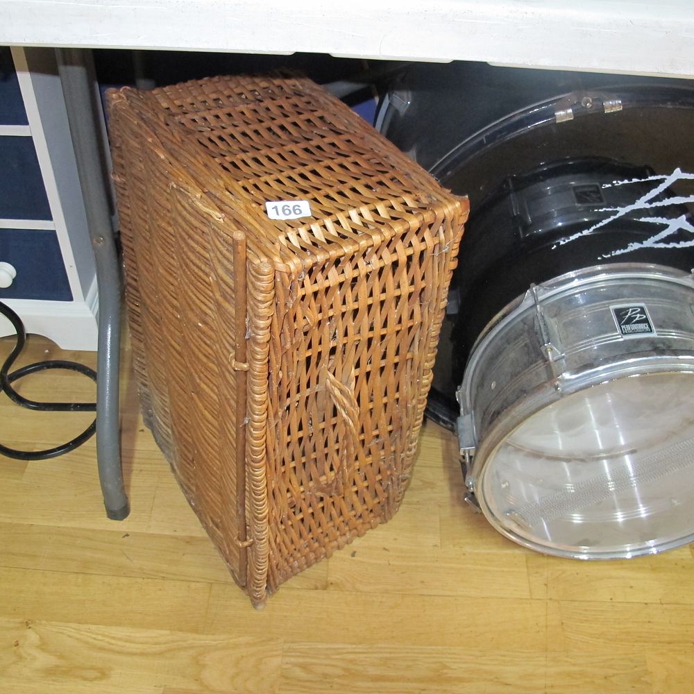 Lot 166: wicker picnic hamper basket