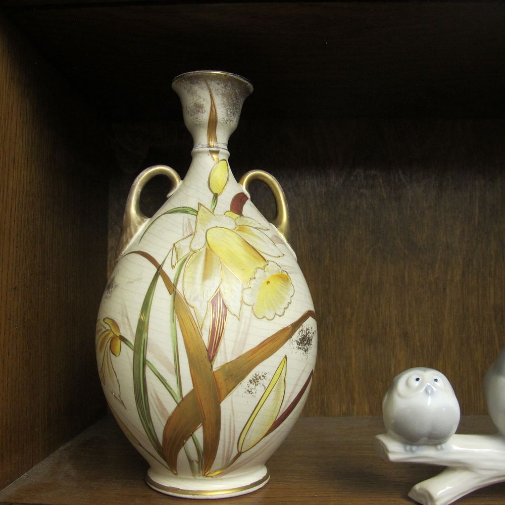 Lot 170: a hand painted antique daffodil vase