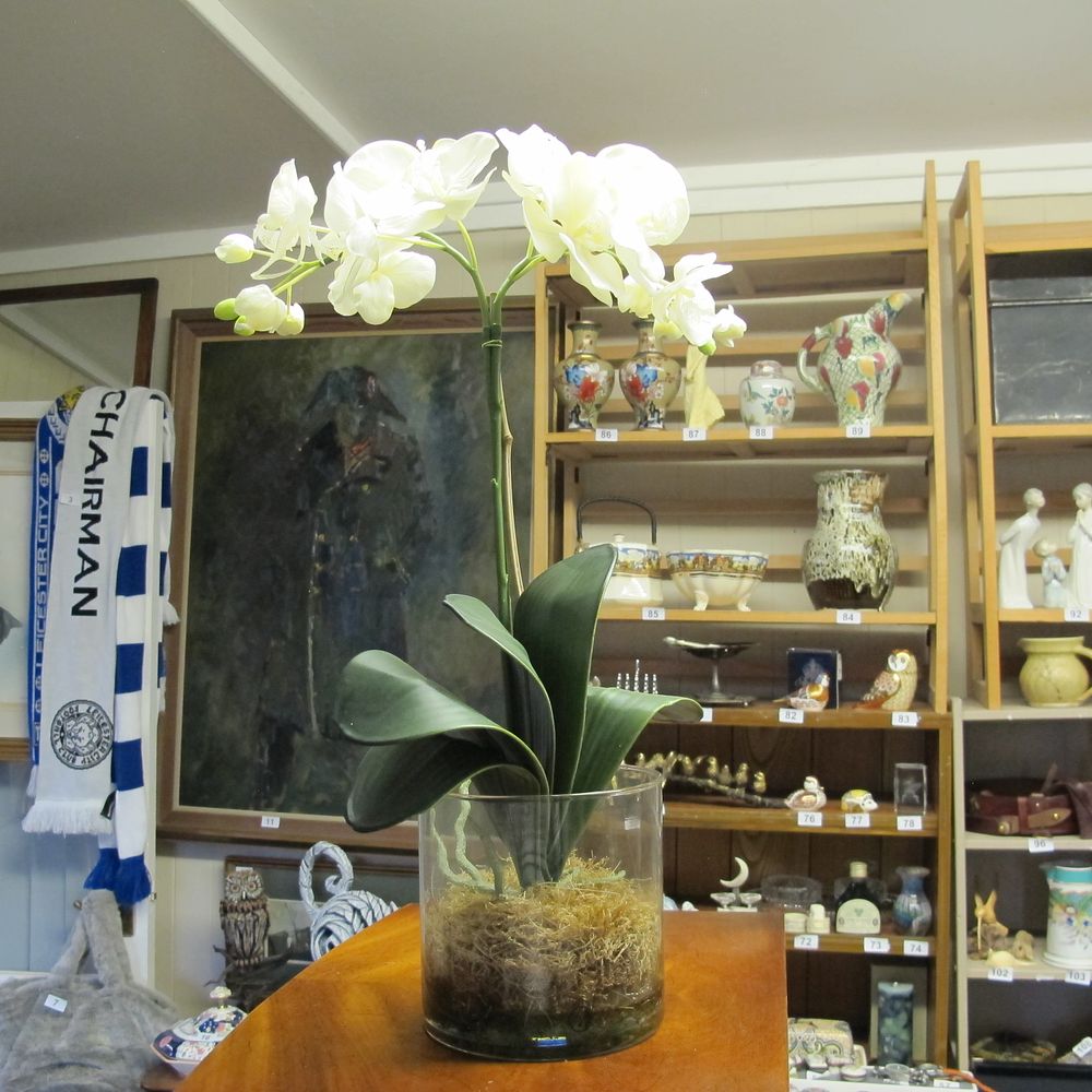 Lot 176: artificial flowers