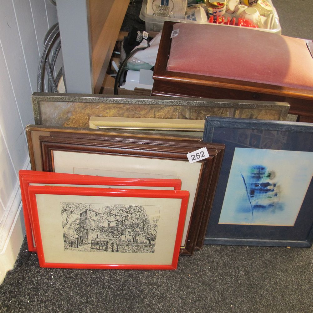 Lot 252: assortment of framed prints