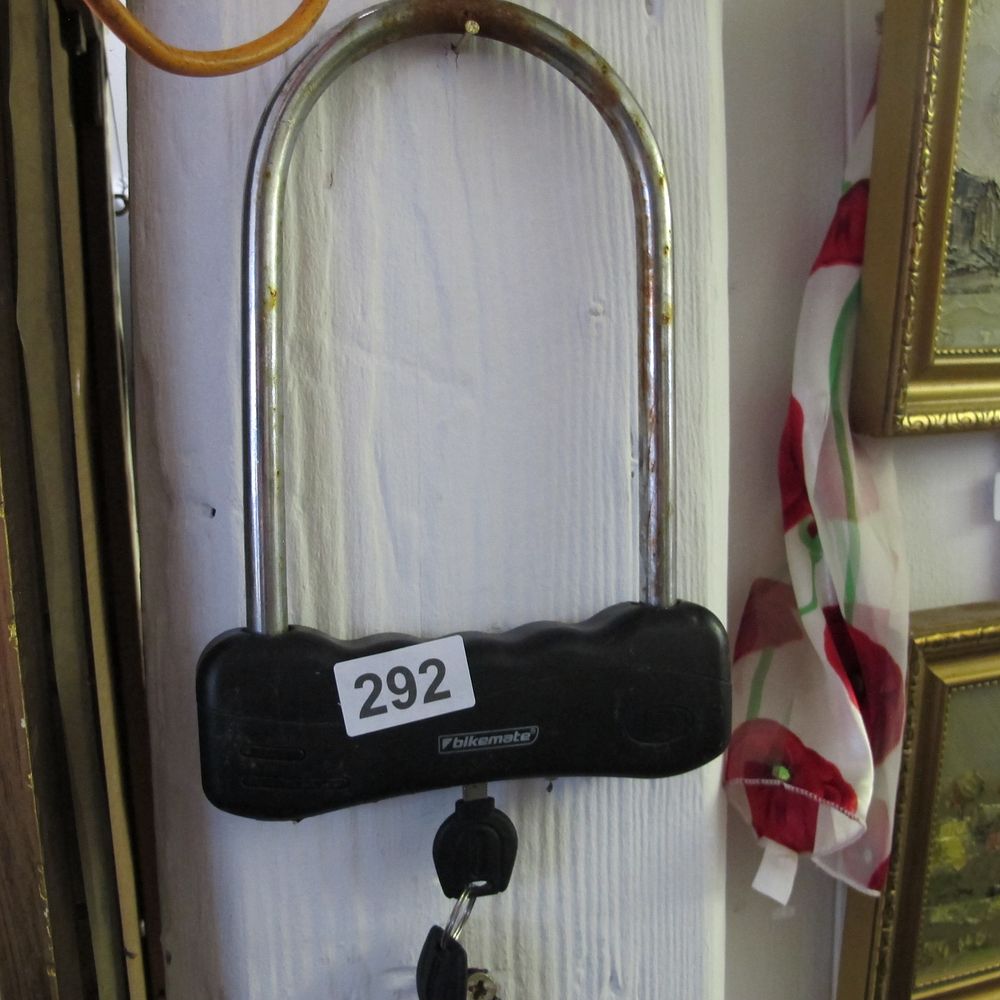 Lot 292: Heavy duty bike lock and key
