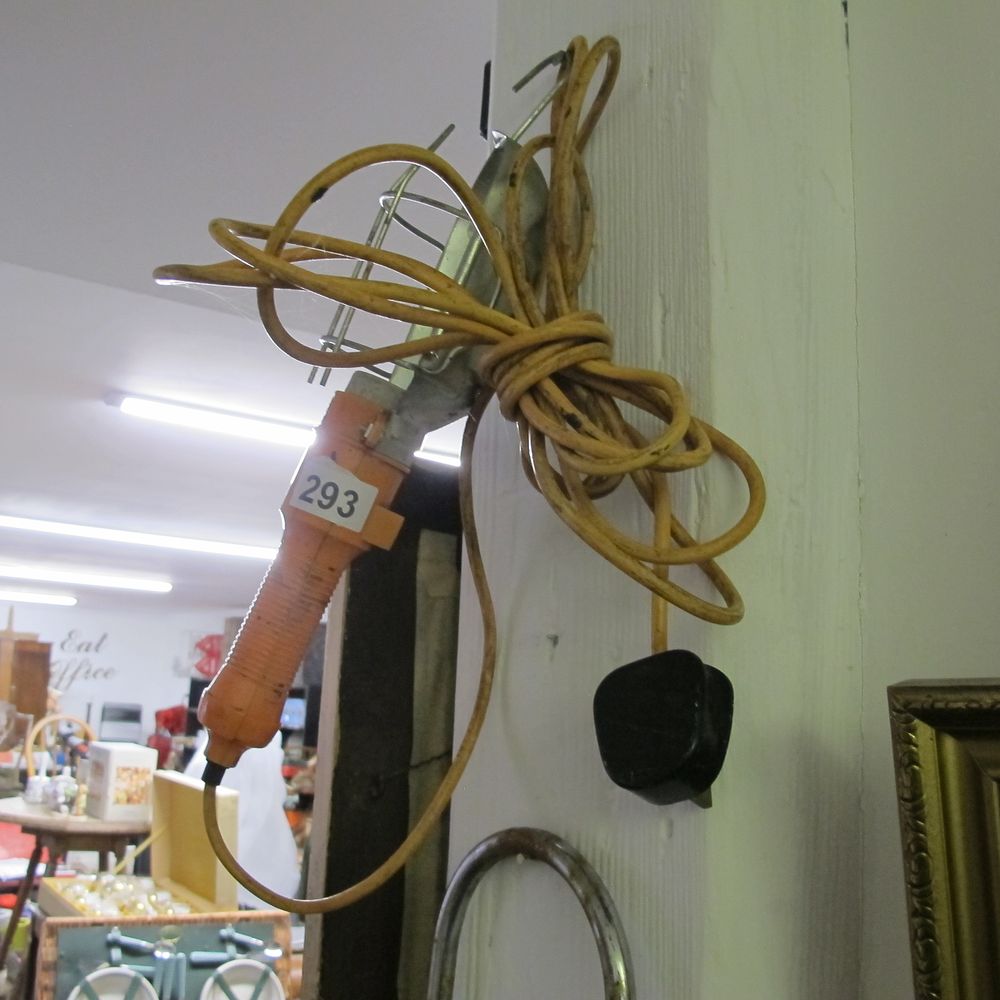 Lot 293: Workman's safety light