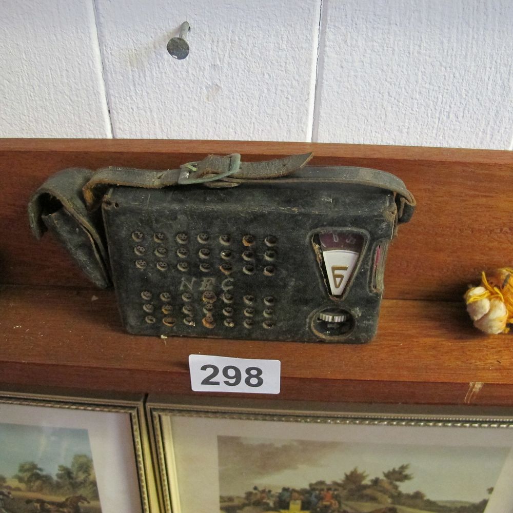 Lot 298: vintage radio