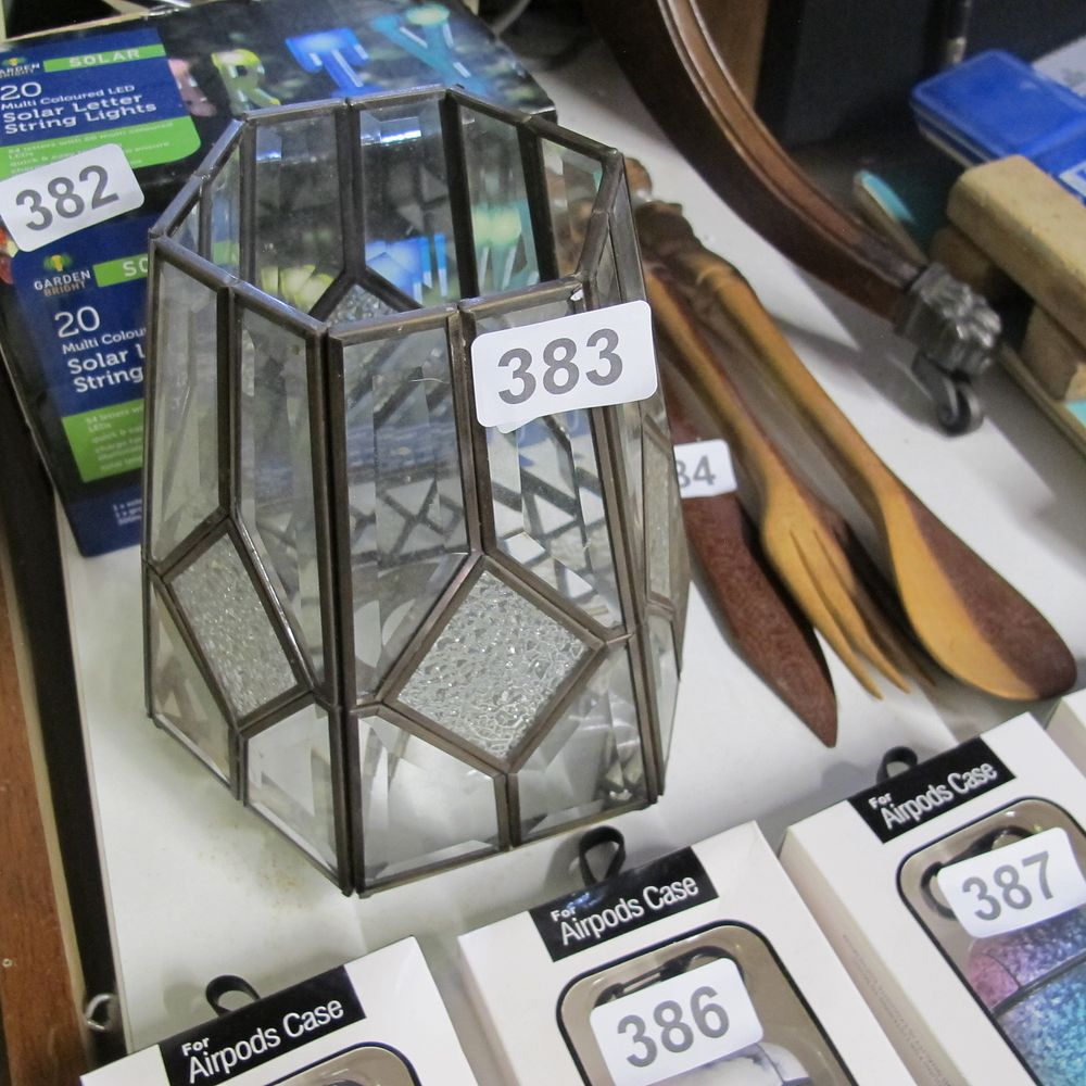 Lot 383: vintage leaded glass shade