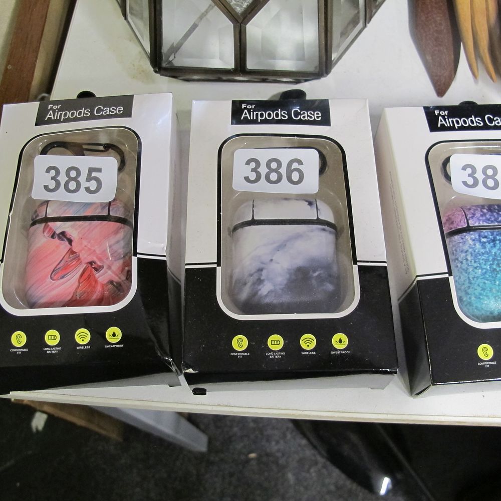 Lot 386: Airpods carry case