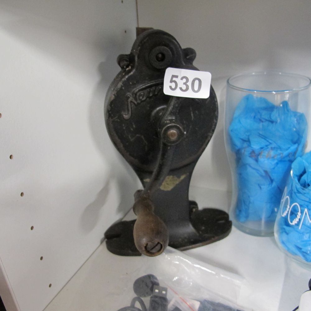 Lot 530: vintage Neumade film rewinder